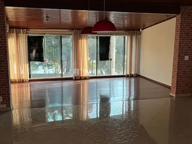 Casa com 426m² 5 quartos e 5 banheiros, à venda, no bairro Canaã em Londrina