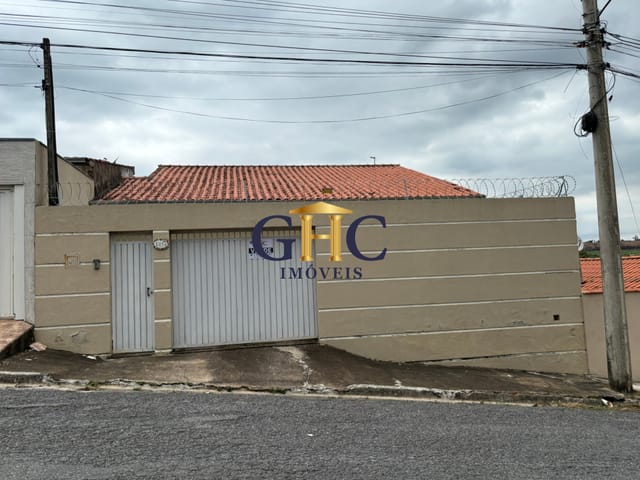 Casa com 250m² 3 quartos e 2 banheiros, à venda, no bairro Jardim Santa Maria em Salto de Pirapora