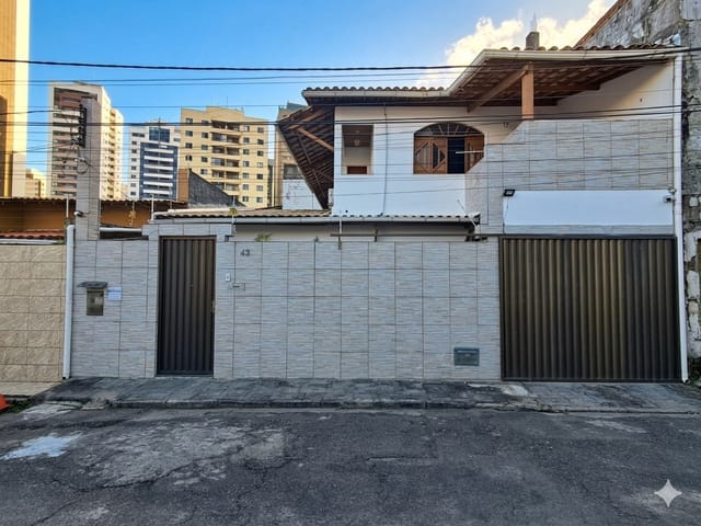 Casa 5 quartos e 5 banheiros, à venda, no bairro Stiep em Salvador