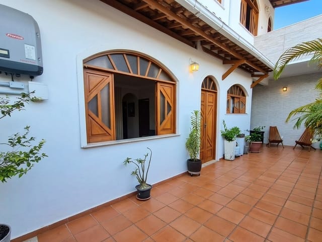 Casa 5 quartos e 5 banheiros, à venda, no bairro Stiep em Salvador