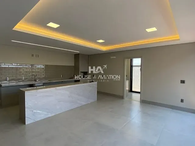 Casa com 313m² 4 quartos e 5 banheiros, à venda, no bairro Jardins Capri em Senador Canedo