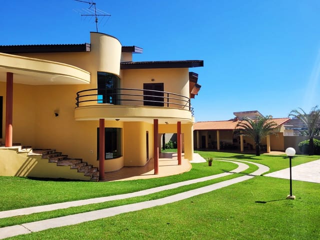 Casa com 1600m² 4 quartos e 6 banheiros, à venda, no bairro Colina Werner Plaas em Americana
