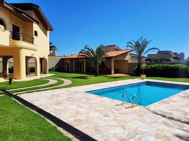 Casa com 1600m² 4 quartos e 6 banheiros, à venda, no bairro Colina Werner Plaas em Americana