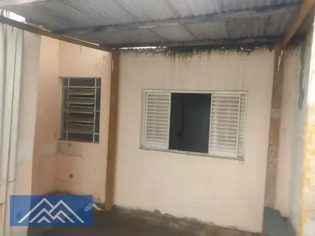 Casa 2 quartos e 2 banheiros, à venda, no bairro Vila Hortência em Sorocaba