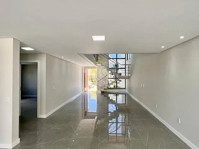 Casa 4 quartos e 5 banheiros, à venda, no bairro Santa Regina em Camboriú