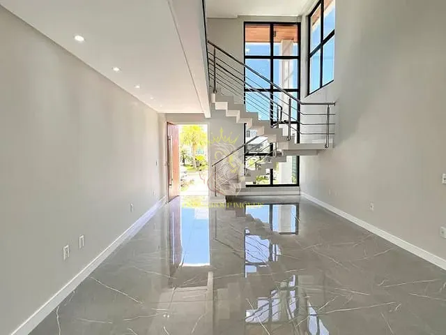 Casa 4 quartos e 5 banheiros, à venda, no bairro Santa Regina em Camboriú