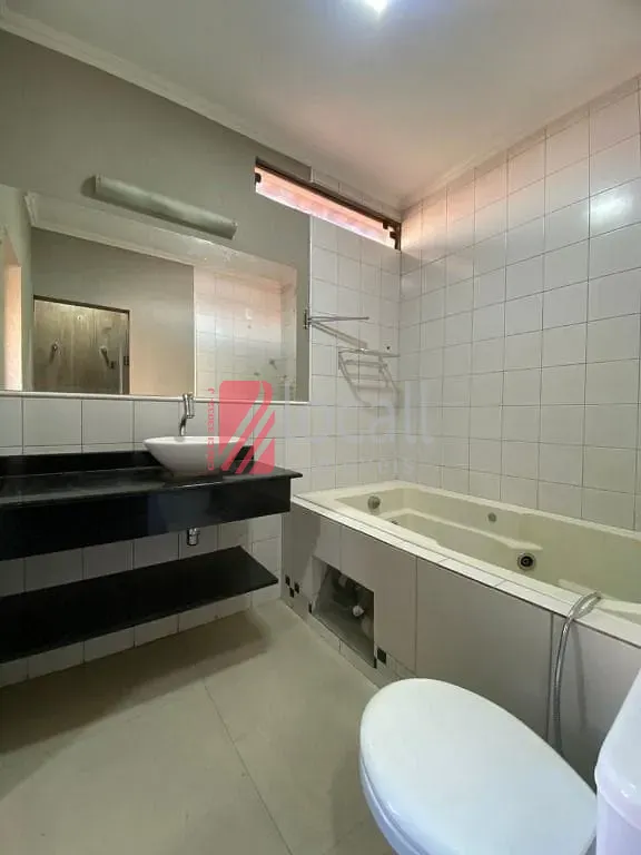 Casa de Condomínio com 5 quartos para aluguel, 280m² — foto 28 de 35