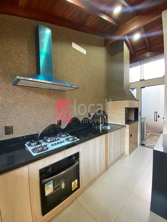 Casa de Condomínio com 5 quartos para aluguel, 280m² — foto 14 de 35