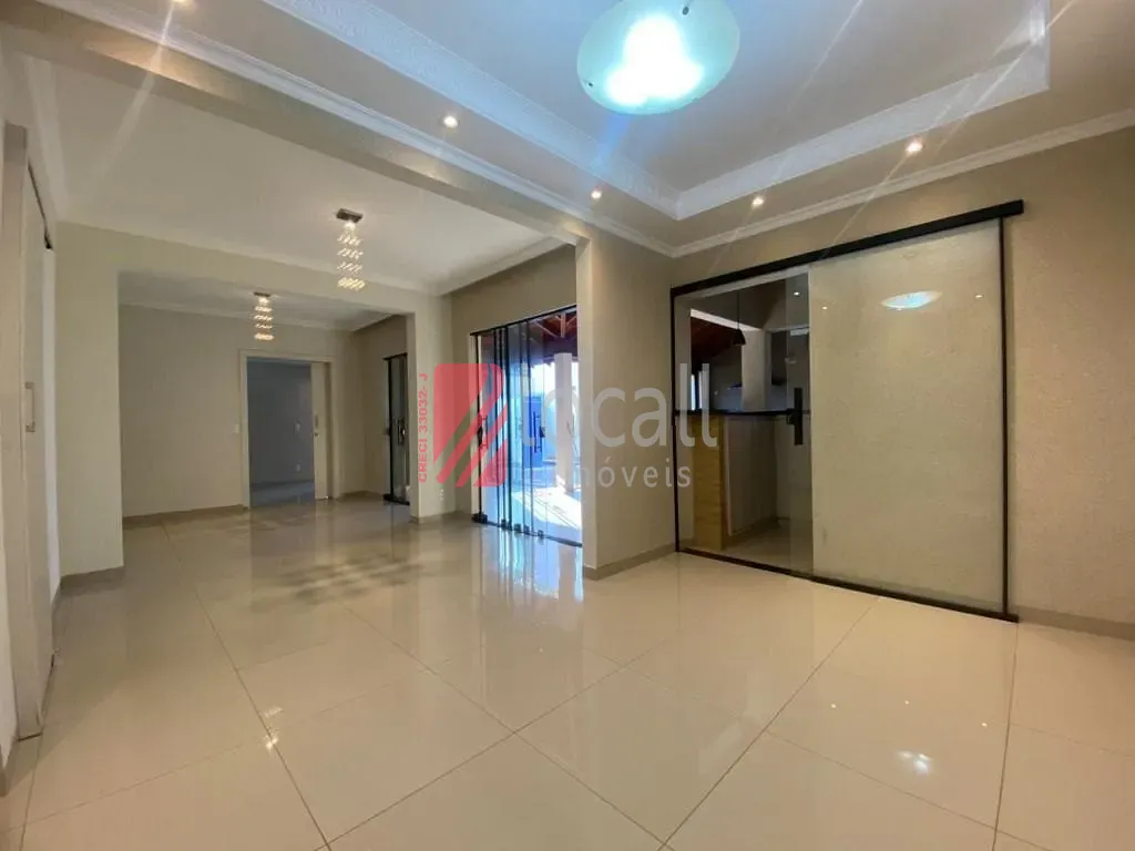 Casa de Condomínio com 5 quartos para aluguel, 280m² — foto 2 de 35