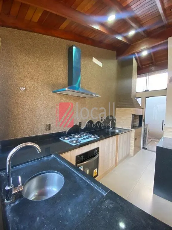 Casa de Condomínio com 5 quartos para aluguel, 280m² — foto 12 de 35