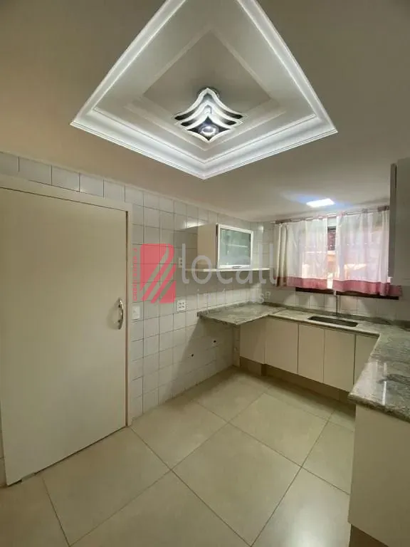 Casa de Condomínio com 5 quartos para aluguel, 280m² — foto 11 de 35