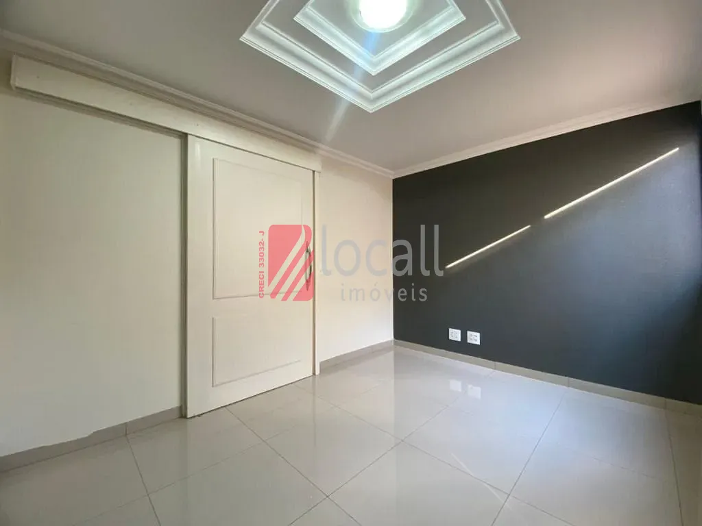 Casa de Condomínio com 5 quartos para aluguel, 280m² — foto 5 de 35