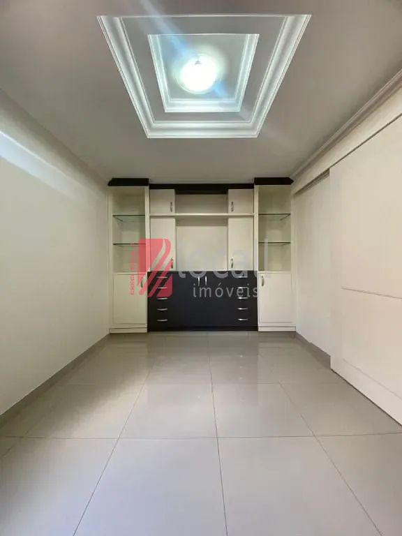 Casa de Condomínio com 5 quartos para aluguel, 280m² — foto 4 de 35