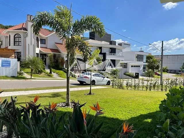 Casa com 424m² 3 quartos e 1 banheiro, à venda, no bairro Pedra Branca em Palhoça