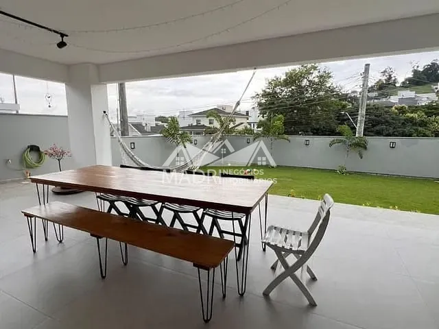 Casa com 424m² 3 quartos e 1 banheiro, à venda, no bairro Pedra Branca em Palhoça