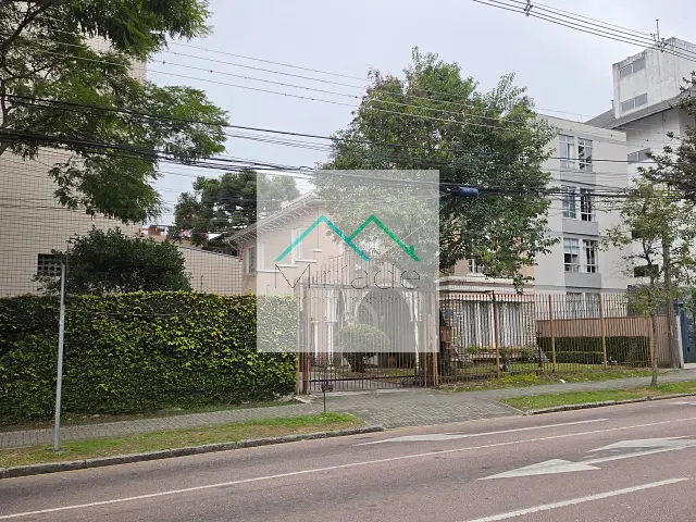 Casa com 360m², à venda, no bairro Alto da Glória em Curitiba