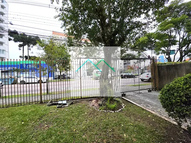 Casa com 360m², à venda, no bairro Alto da Glória em Curitiba