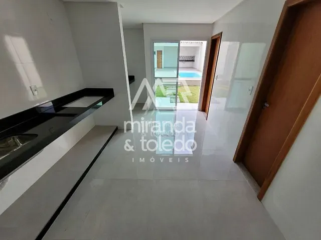 Casa com 146m² 3 quartos e 3 banheiros, à venda, no bairro Praia do Morro em Guarapari
