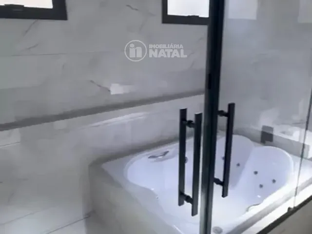 Casa com 252m² 3 quartos e 4 banheiros, para alugar, no bairro Conjunto Habitacional Alexandre Urbanas em Londrina
