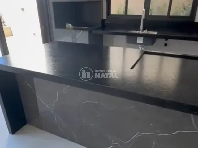 Casa com 252m² 3 quartos e 4 banheiros, para alugar, no bairro Conjunto Habitacional Alexandre Urbanas em Londrina