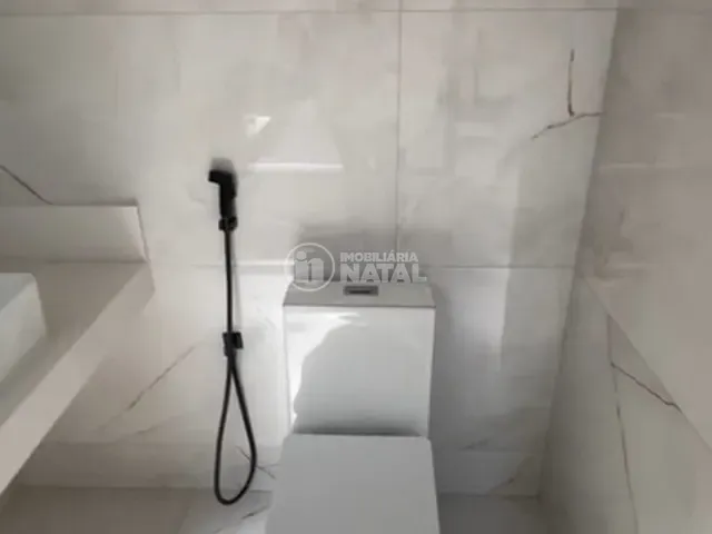 Casa com 252m² 3 quartos e 4 banheiros, para alugar, no bairro Conjunto Habitacional Alexandre Urbanas em Londrina