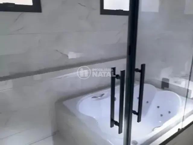 Casa com 252m² 3 quartos e 4 banheiros, para alugar, no bairro Conjunto Habitacional Alexandre Urbanas em Londrina