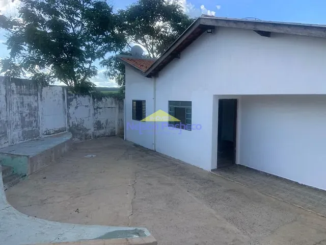 Casa com 289m² 2 quartos e 1 banheiro, à venda, no bairro Centro em Mombuca
