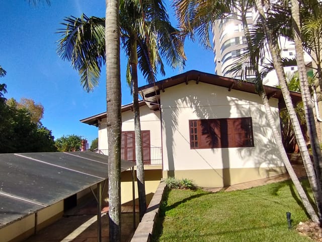 VENDA: Casa de alvenaria 4 dormitórios bairro São Geraldo