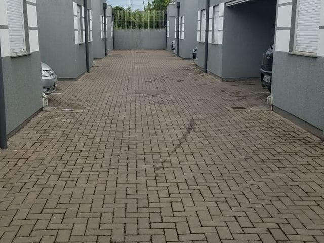 Casa com 300m² 2 quartos e 1 banheiro, à venda, no bairro Jardim Iolanda em Guaíba