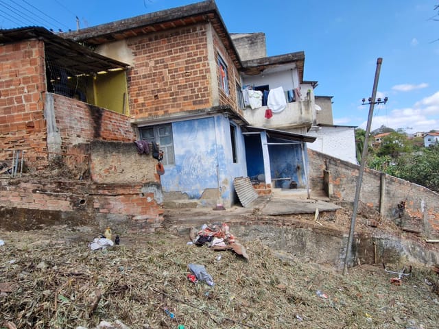 Casa 2 quartos e 1 banheiro, à venda, no bairro Centro em Vassouras