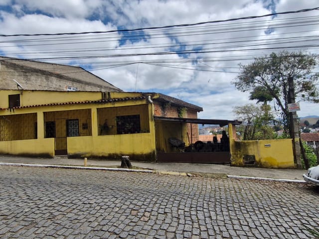 Casa 2 quartos e 1 banheiro, à venda, no bairro Centro em Vassouras