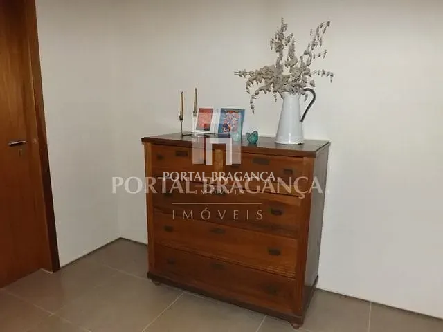 Casa com 625m² 3 quartos e 4 banheiros, à venda, no bairro Condomínio Residencial e Comercial Fazenda Santa Petronilla em Bragança Paulista
