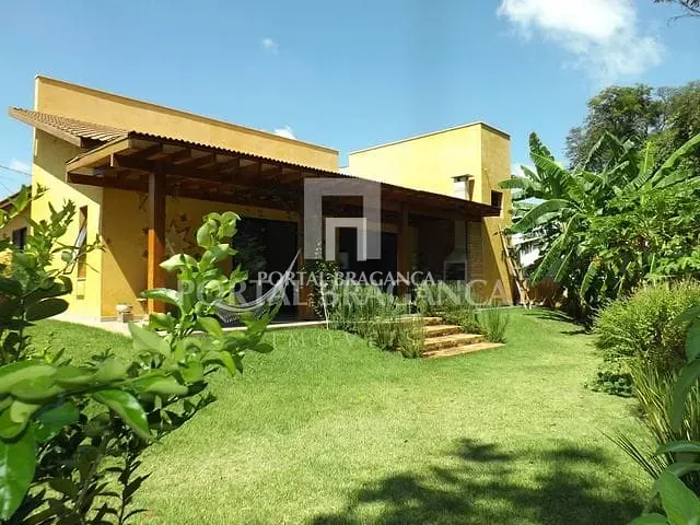 Casa com 625m² 3 quartos e 4 banheiros, à venda, no bairro Condomínio Residencial e Comercial Fazenda Santa Petronilla em Bragança Paulista