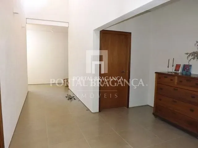 Casa com 625m² 3 quartos e 4 banheiros, à venda, no bairro Condomínio Residencial e Comercial Fazenda Santa Petronilla em Bragança Paulista