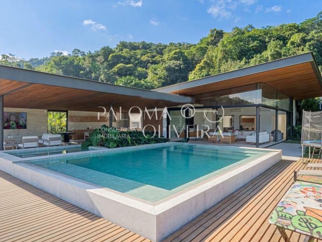 Casa 6 quartos e 8 banheiros, à venda ou para alugar, no bairro Mangaratiba em Mangaratiba