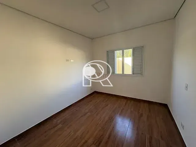 Casa 2 quartos e 2 banheiros, para alugar, no bairro Jardim Esperanca em Registro