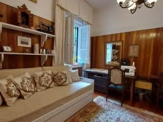 Casa com 585m² 7 quartos e 3 banheiros, à venda, no bairro Cosme Velho em Rio de Janeiro