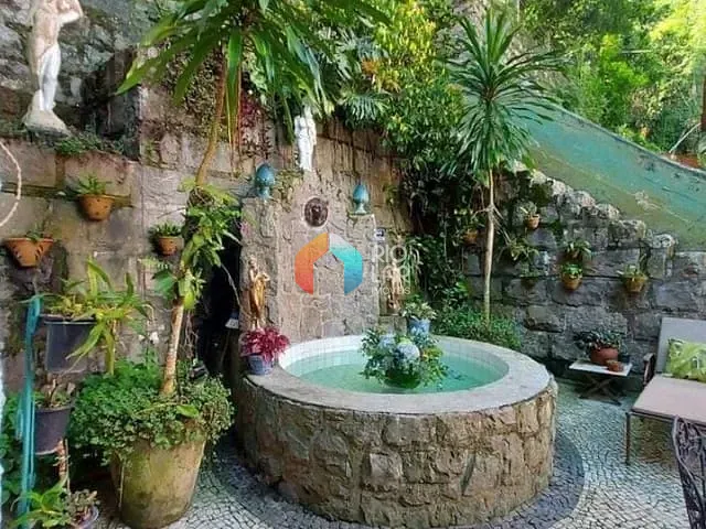 Casa com 585m² 7 quartos e 3 banheiros, à venda, no bairro Cosme Velho em Rio de Janeiro