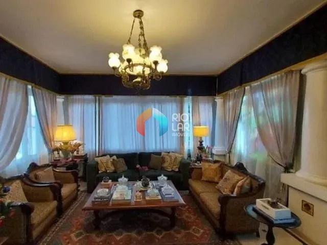 Casa com 585m² 7 quartos e 3 banheiros, à venda, no bairro Cosme Velho em Rio de Janeiro