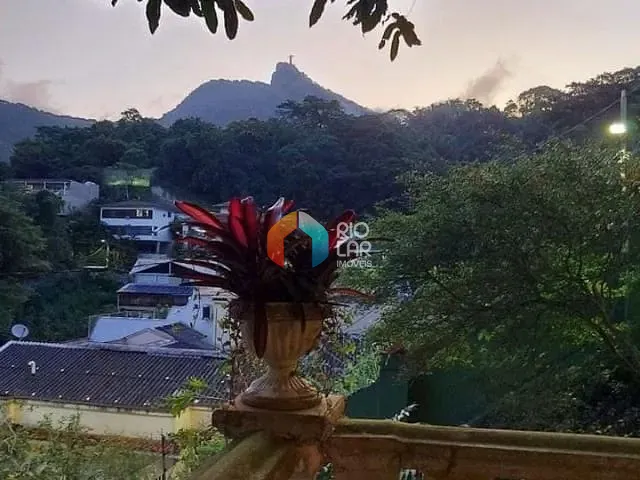 Casa com 585m² 7 quartos e 3 banheiros, à venda, no bairro Cosme Velho em Rio de Janeiro