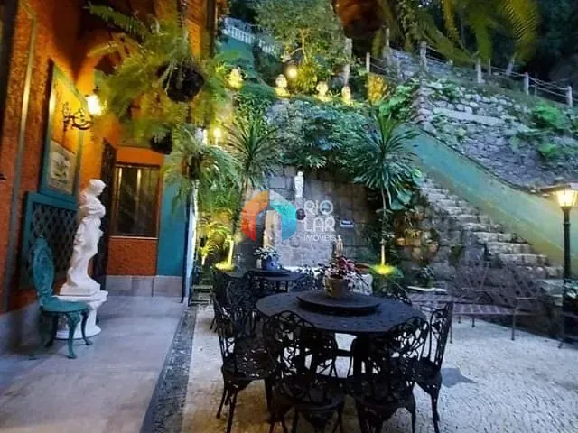 Casa com 585m² 7 quartos e 3 banheiros, à venda, no bairro Cosme Velho em Rio de Janeiro