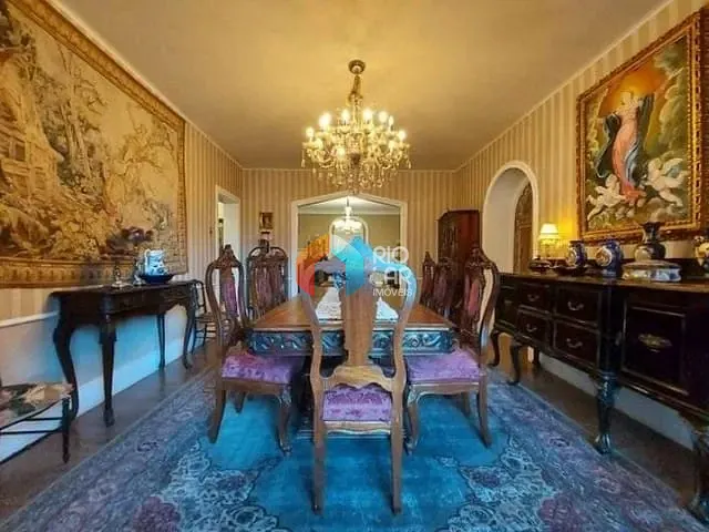 Casa com 585m² 7 quartos e 3 banheiros, à venda, no bairro Cosme Velho em Rio de Janeiro
