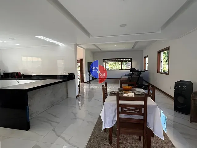 Casa com 600m² 3 quartos e 2 banheiros, à venda, no bairro Iconha em Guapimirim