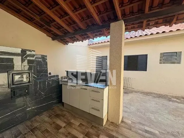 Casa com 300m² 3 quartos e 2 banheiros, para alugar, no bairro Vila Santa Tereza em Bauru