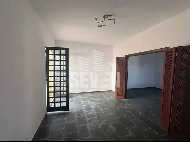 Casa com 300m² 3 quartos e 2 banheiros, para alugar, no bairro Vila Santa Tereza em Bauru