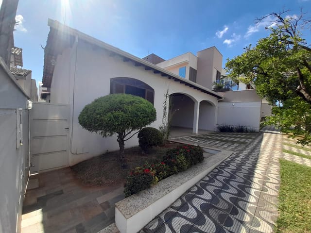 Foto do Casa - Casa 4 dormitórios para Locação , 250 m² por R$ 4.800,00/mês - Jardim das Palmeira- Lavras/MG | Seu Lugar - Imobiliária Descomplicada