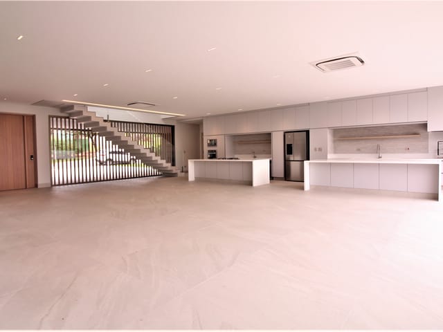 Casa com 555m² 5 quartos e 4 banheiros, à venda, no bairro Tamboré em Barueri