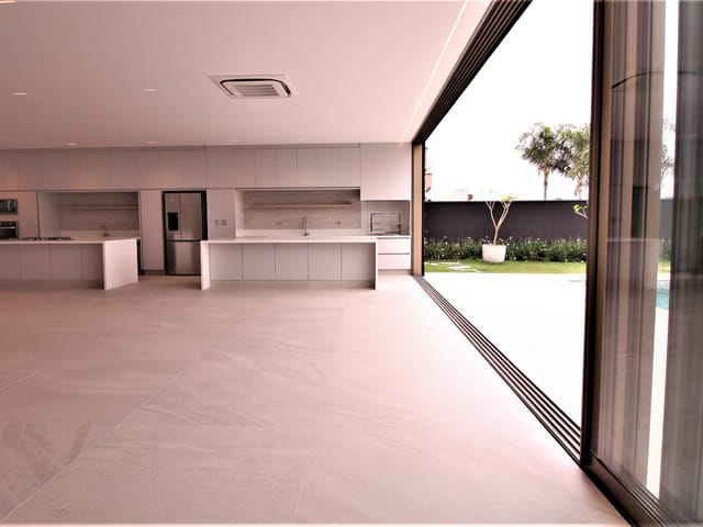 Casa com 555m² 5 quartos e 4 banheiros, à venda, no bairro Tamboré em Barueri