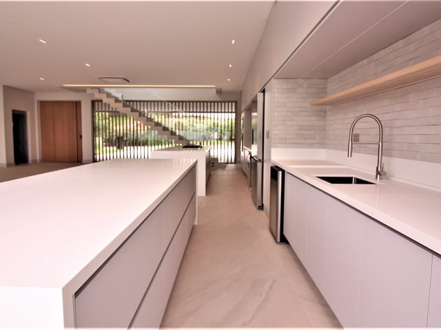 Casa com 555m² 5 quartos e 4 banheiros, à venda, no bairro Tamboré em Barueri