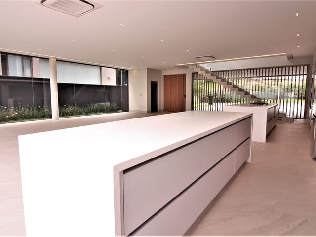 Casa com 555m² 5 quartos e 4 banheiros, à venda, no bairro Tamboré em Barueri